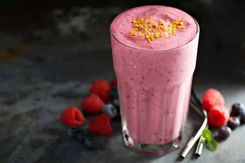 اسموتی همراه با گرده گل